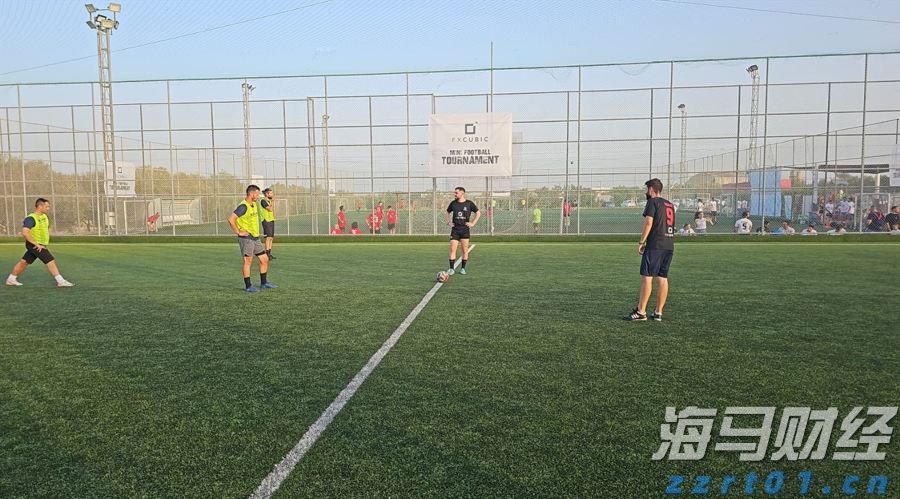 南方日报评论员:风雨无情人有情 关键时刻显担当